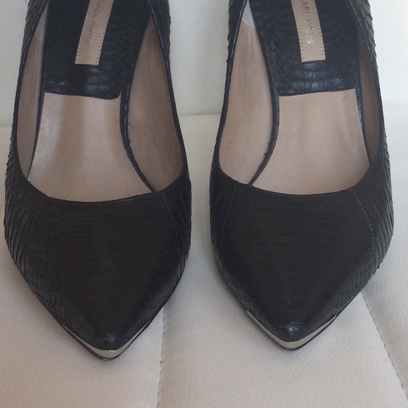 EUC Michael Kors Black Shoes Heels 38 1/2 Made in Italy - Picture 11 of 16